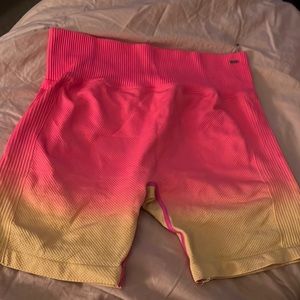 Pink seamless biker shorts